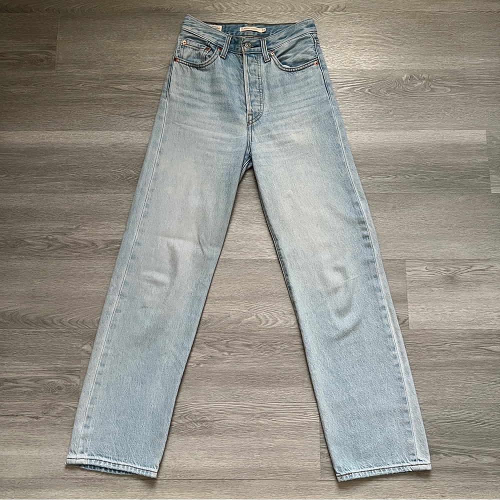 LEVI’S RIBCAGE JEANS